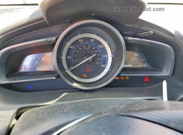 3MYDLBYV7HY178799 2017 TOYOTA YARIS Red Vista del cuadro de instrumentos