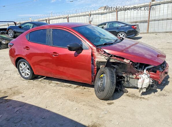 3MYDLBYV7HY178799 2017 TOYOTA YARIS Red Delantero derecho