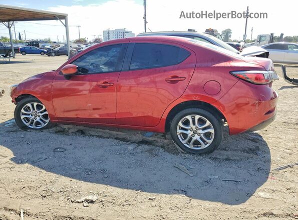 3MYDLBYV7HY178799 2017 TOYOTA YARIS Red Trasero izquierdo