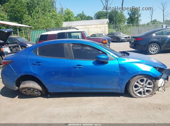 3MYDLBYV7HY182206 2017 TOYOTA YARIS IA Blue Vista interior trasera