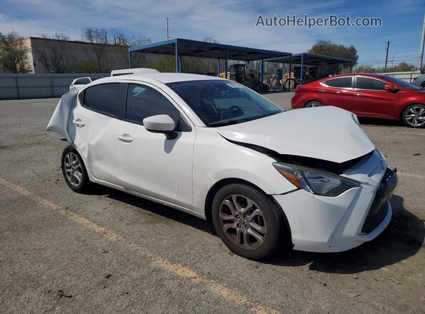 3MYDLBYV7JY303824 2018 TOYOTA YARIS Белый 