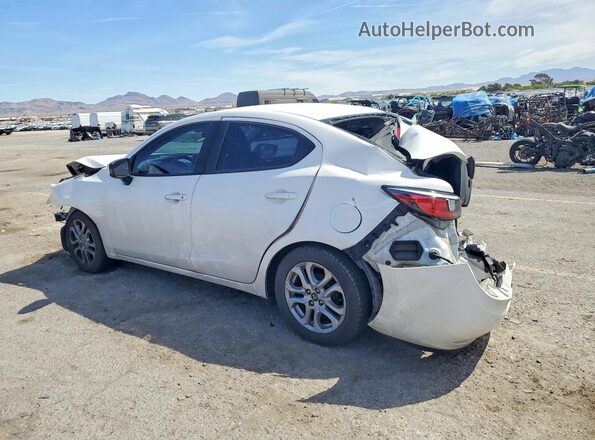 3MYDLBYV7JY303824 2018 TOYOTA YARIS Белый 