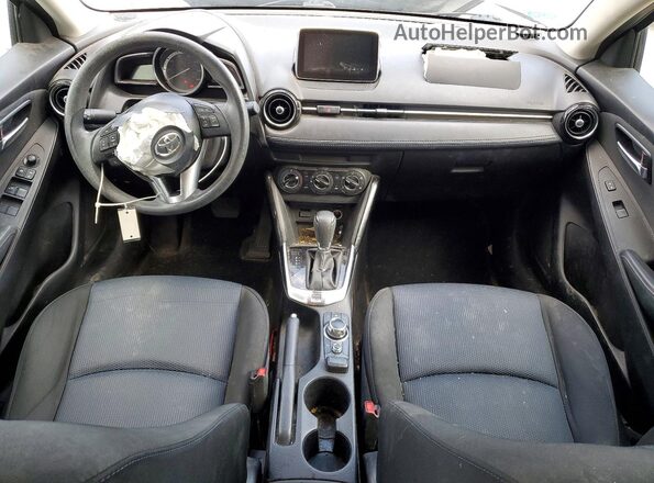 3MYDLBYV7JY304715 2018 TOYOTA YARIS Silver Առջևի վահանակի տեսք