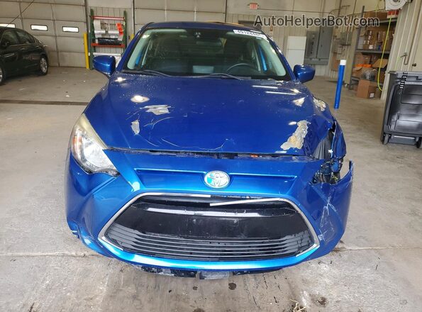 3MYDLBYV7JY329825 2018 TOYOTA YARIS Blue Widok z przodu