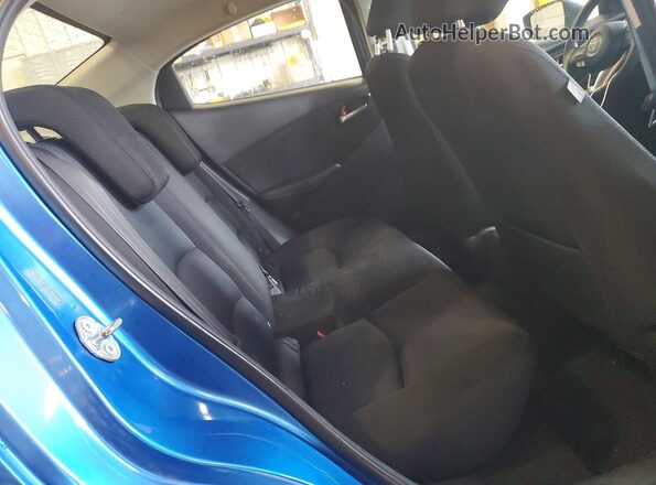 3MYDLBYV7JY329825 2018 TOYOTA YARIS Blue Widok tylnych siedzeń