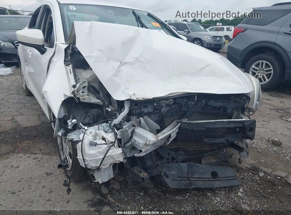 3MYDLBYV7KY502499 2019 TOYOTA YARIS White წინა ხედი
