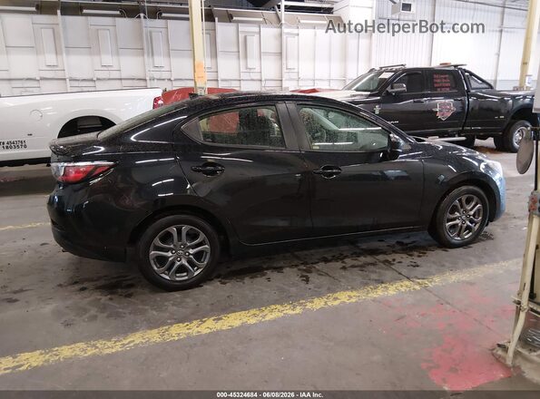 3MYDLBYV7KY527080 2019 TOYOTA YARIS Black უკანა სალონის ხედი