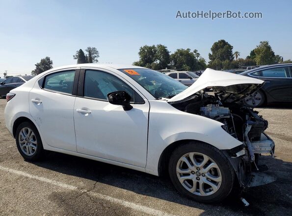 3MYDLBYV8HY149134 2017 TOYOTA YARIS White Передня права чверть