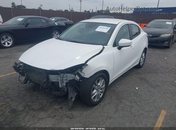 3MYDLBYV8HY173692 2017 TOYOTA YARIS IA White Առջևի ձախ երեք քառորդ տեսարան