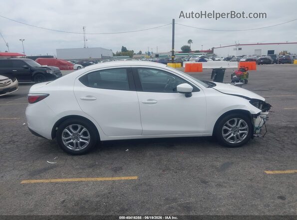 3MYDLBYV8HY173692 2017 TOYOTA YARIS IA White Սալոնի հետևի տեսք