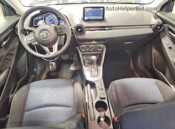 3MYDLBYV8HY180416 2017 TOYOTA YARIS White წინა პანელის ხედი