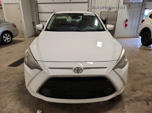 3MYDLBYV8HY180416 2017 TOYOTA YARIS White წინა ხედი