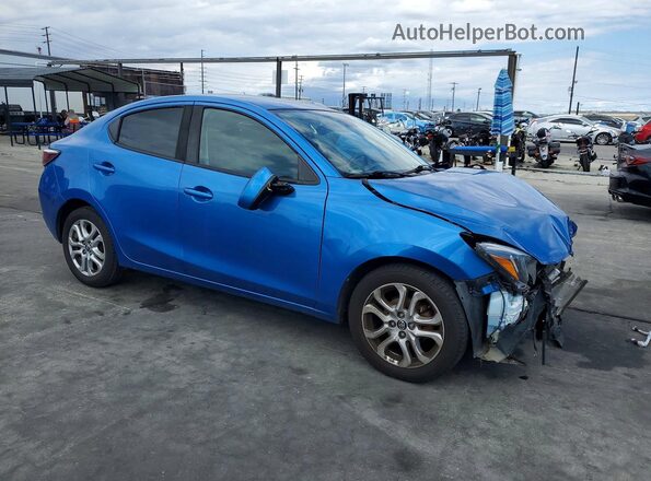 3MYDLBYV8JY318042 2018 TOYOTA YARIS Синий Передняя правая четверть