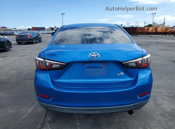 3MYDLBYV8JY318042 2018 TOYOTA YARIS Синий Вид сзади
