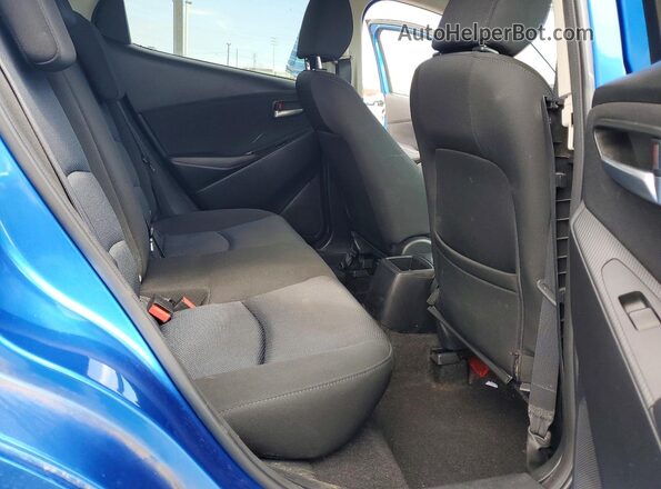 3MYDLBYV8JY318042 2018 TOYOTA YARIS Синий Вид задних сидений