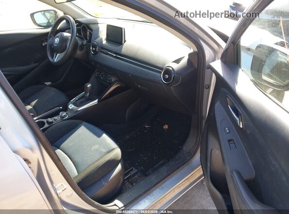 3MYDLBYV8JY321846 2018 TOYOTA YARIS IA Silver Սալոնի դիմացի տեսք