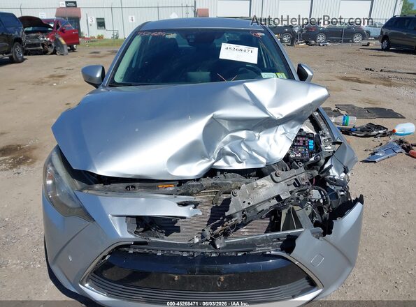 3MYDLBYV8JY321846 2018 TOYOTA YARIS IA Silver Սարքավորումների վահանակի տեսք