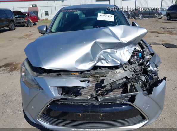 3MYDLBYV8JY321846 2018 TOYOTA YARIS IA Silver Դիմացի տեսք
