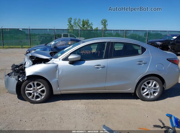 3MYDLBYV8JY321846 2018 TOYOTA YARIS IA Silver Սալոնի 360 աստիճան տեսք