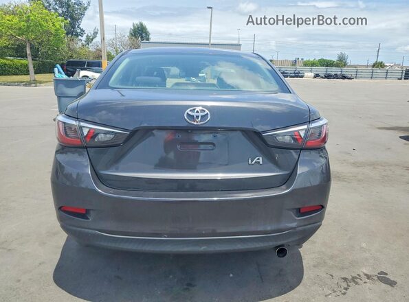 3MYDLBYV9HY172440 2017 TOYOTA YARIS Угольный Вид сзади