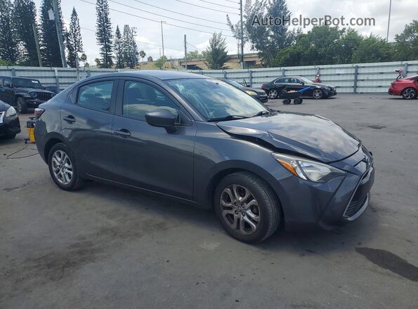 3MYDLBYV9HY172440 2017 TOYOTA YARIS Угольный Передняя правая четверть