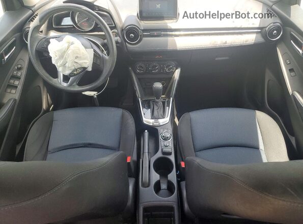3MYDLBYV9HY172440 2017 TOYOTA YARIS Угольный Вид панели приборов