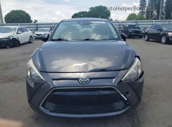 3MYDLBYV9HY172440 2017 TOYOTA YARIS Угольный Вид спереди