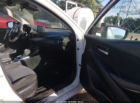 3MYDLBYV9HY175709 2017 TOYOTA YARIS IA White Սալոնի դիմացի տեսք