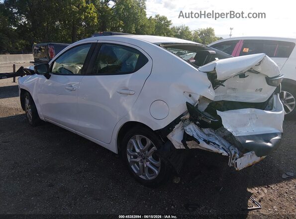 3MYDLBYV9HY175709 2017 TOYOTA YARIS IA White Դիմացի տեսք
