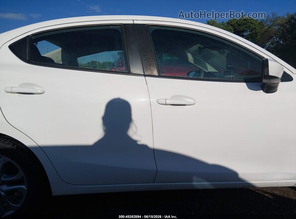 3MYDLBYV9HY175709 2017 TOYOTA YARIS IA White Սարքավորումների վահանակի տեսք