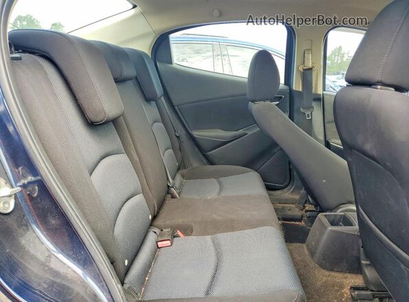 3MYDLBYV9HY181977 2017 TOYOTA YARIS Blue Вид задніх сидінь