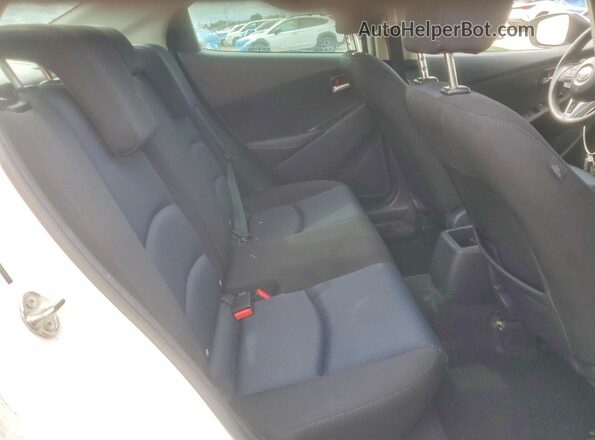 3MYDLBYV9HY192123 2017 TOYOTA YARIS White Widok tylnych siedzeń