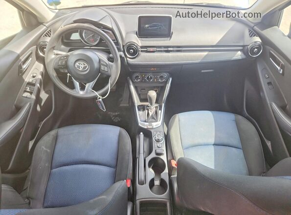 3MYDLBYV9JY305140 2018 TOYOTA YARIS Blue 