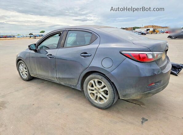 3MYDLBYV9JY311617 2018 TOYOTA YARIS Серый 