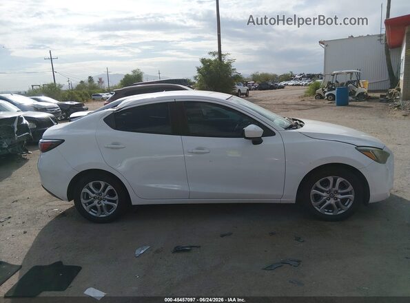 3MYDLBYV9JY316509 2018 TOYOTA YARIS IA White Вид щитка приладів