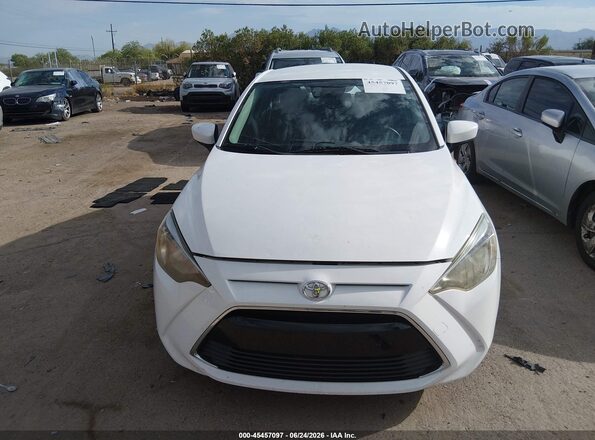 3MYDLBYV9JY316509 2018 TOYOTA YARIS IA White Вид панелі приладів