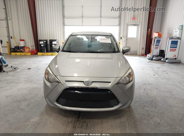 3MYDLBYV9JY317949 2018 TOYOTA YARIS IA Silver Instrument cluster view