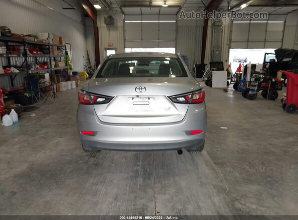 3MYDLBYV9JY317949 2018 TOYOTA YARIS IA Silver 
