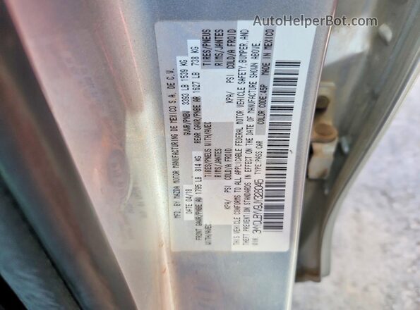 3MYDLBYV9JY328045 2018 TOYOTA YARIS Silver Vista del compartimento del motor