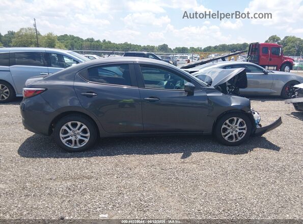 3MYDLBYV9JY332323 2018 TOYOTA YARIS IA Gray სალონის 360-გრადუსიანი ხედი