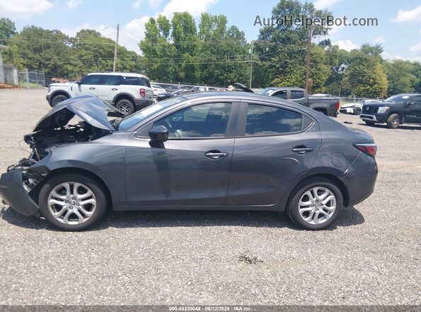 3MYDLBYV9JY332323 2018 TOYOTA YARIS IA Gray 