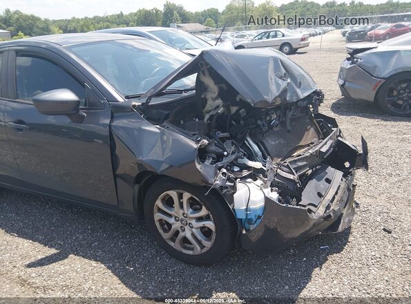 3MYDLBYV9JY332323 2018 TOYOTA YARIS IA Gray 