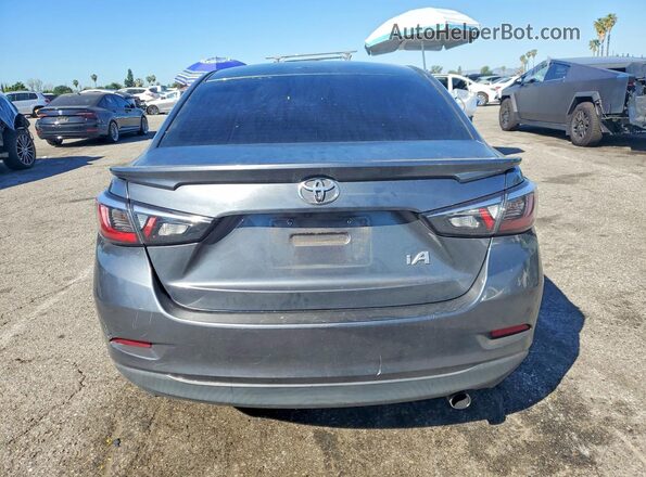 3MYDLBYVXHY151323 2017 TOYOTA YARIS Gray Вид ззаду