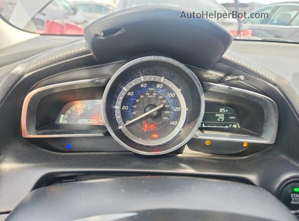 3MYDLBYVXHY151323 2017 TOYOTA YARIS Gray Вид щитка приладів