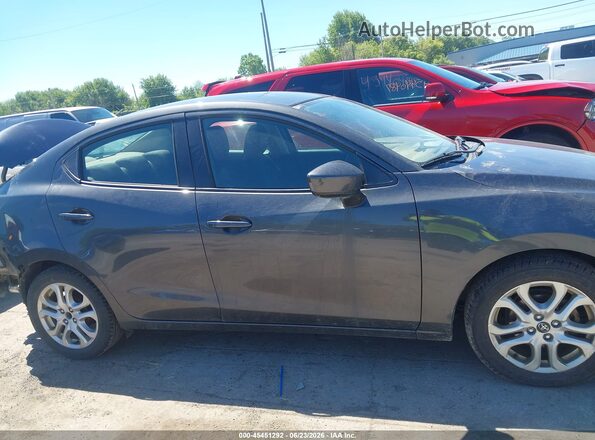 3MYDLBYVXHY155405 2017 TOYOTA YARIS IA Gray 360 interior view