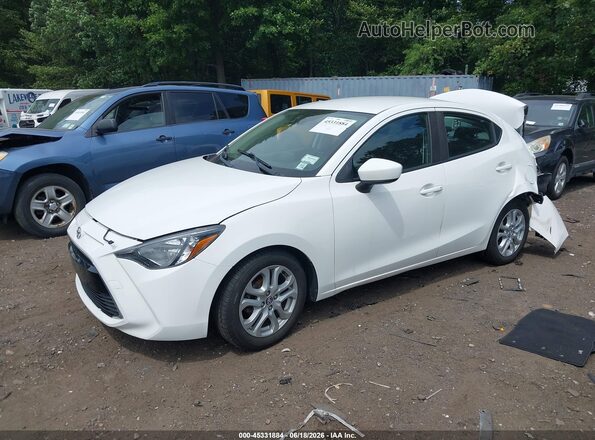 3MYDLBYVXHY156196 2017 TOYOTA YARIS IA White Առջևի ձախ երեք քառորդ տեսարան