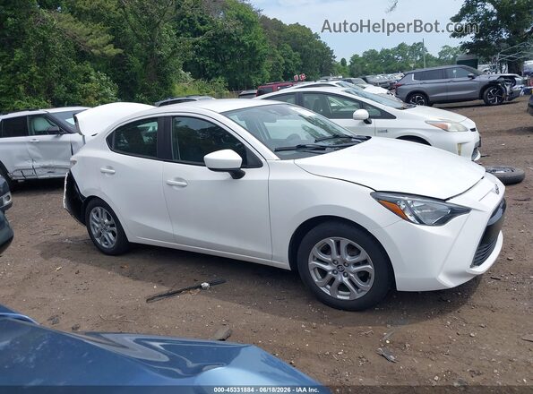 3MYDLBYVXHY156196 2017 TOYOTA YARIS IA White Սալոնի հետևի տեսք
