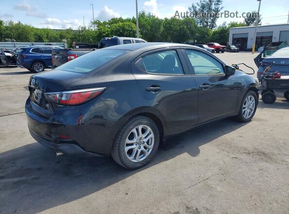 3MYDLBYVXHY164136 2017 TOYOTA YARIS Black Tył prawy