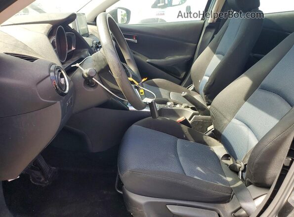 3MYDLBYVXHY164136 2017 TOYOTA YARIS Black Widok wnętrza z przodu
