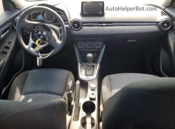 3MYDLBYVXHY164136 2017 TOYOTA YARIS Black Widok deski rozdzielczej